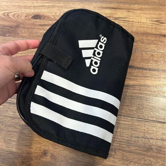 Adidas toiletry travel bag. Hook for hanging, multiple compartments. New conditi - Picture 7 of 8
